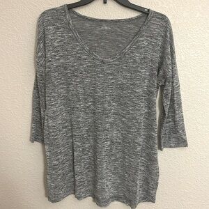 Junior’s 3/4 length sleeve gray vneck top size medium.